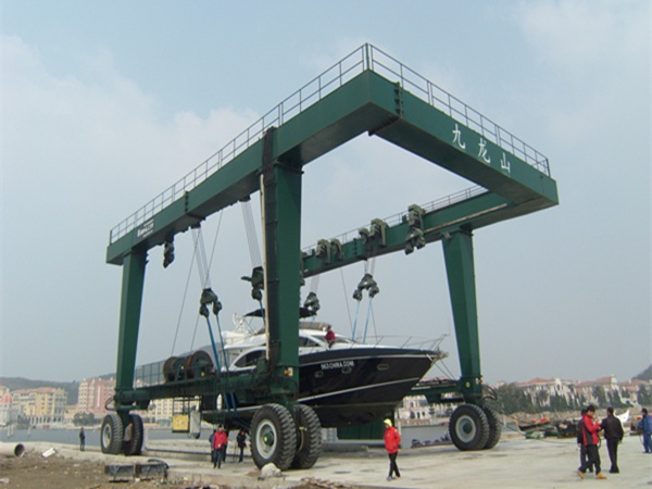  福建漳州游艇搬运起重机生产厂家实力雄厚设备稳定   
