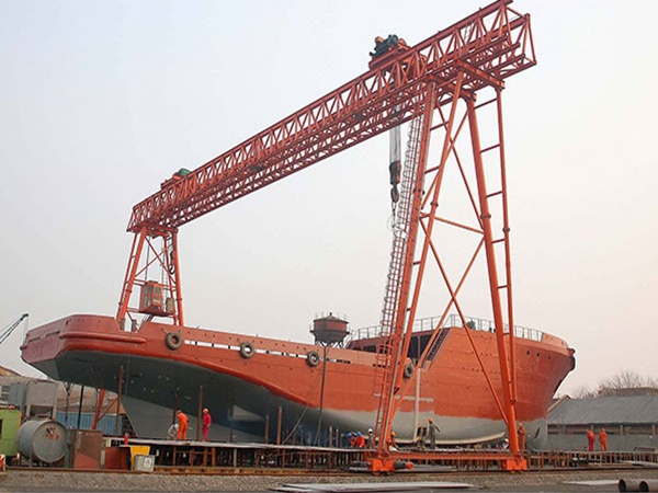 山东青岛造船门式起重机公司造船门式起重机功能多样