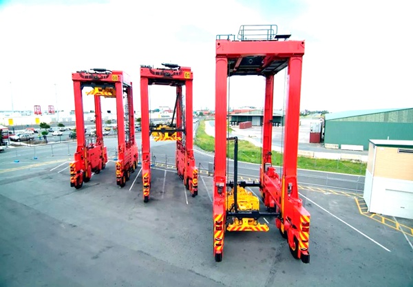 福建厦门跨运车的转向系统是如何实现灵活转向的