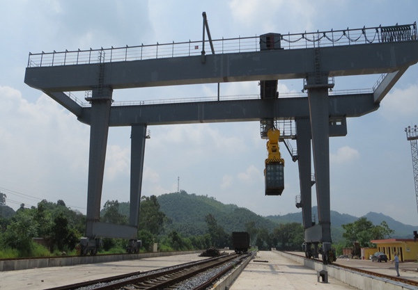 江苏宿迁40吨轨道式集装箱起重机轨道基础怎么做 